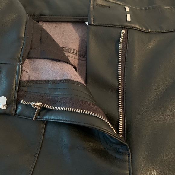 👖 Faux Leather H&M Hot Pants - Picture 3 of 5